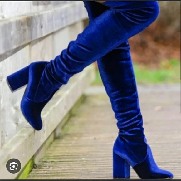 ๐๐ฆBrand new in box over the knee velvet blue boots๐๐ข - Picture 1 of 4